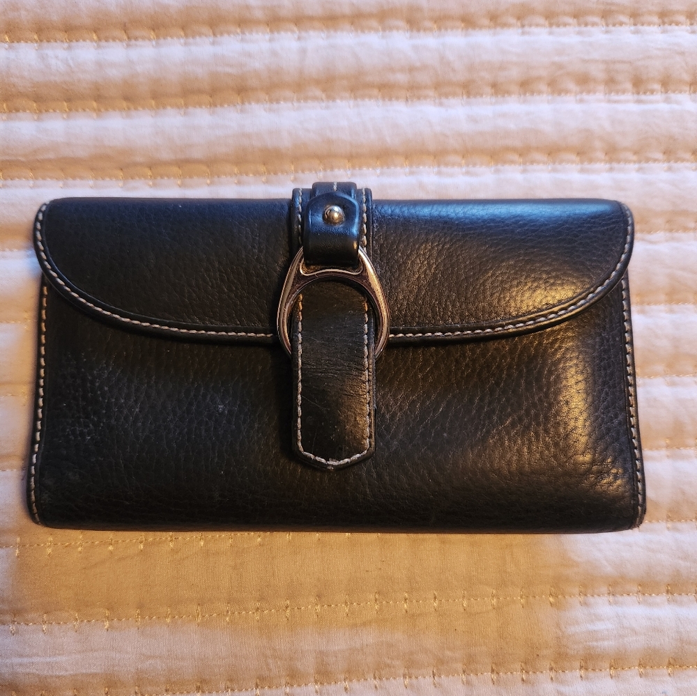 Dooney And Bourke Wallet